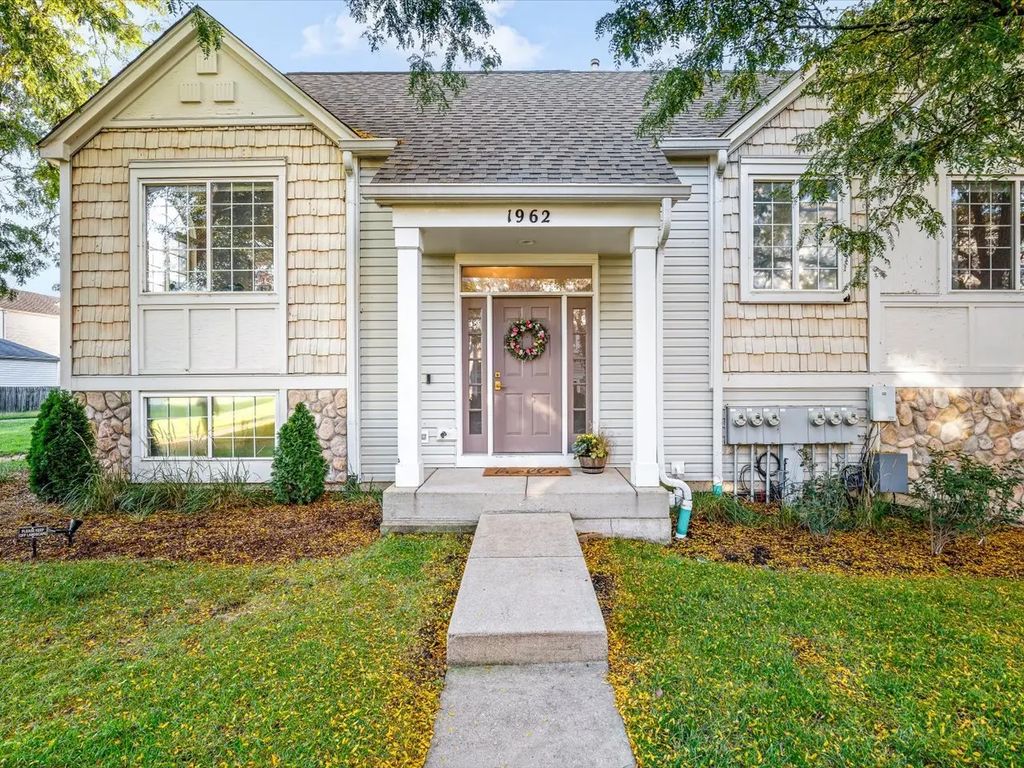1962 Middlebury Drive, Aurora
