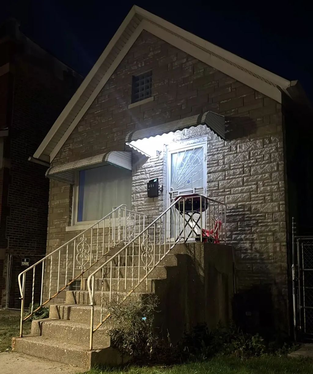 836 N Harding Avenue, Chicago