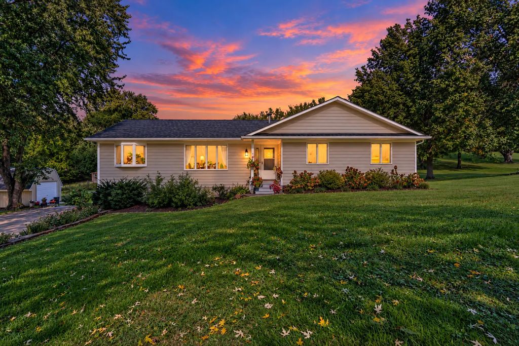 11 Brookside Court, Bettendorf