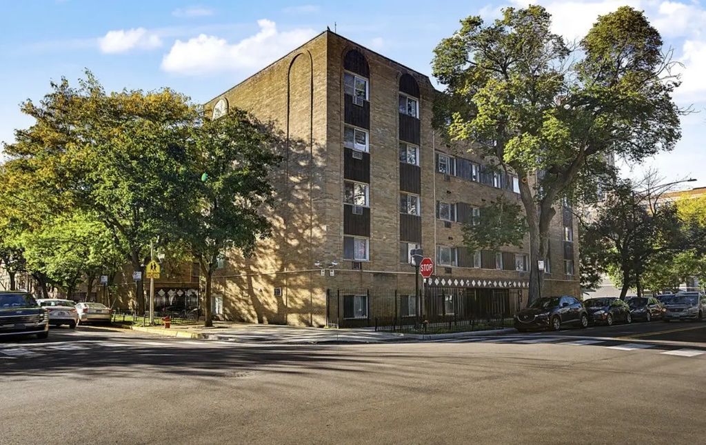 5100 N Sheridan Road 404, Chicago