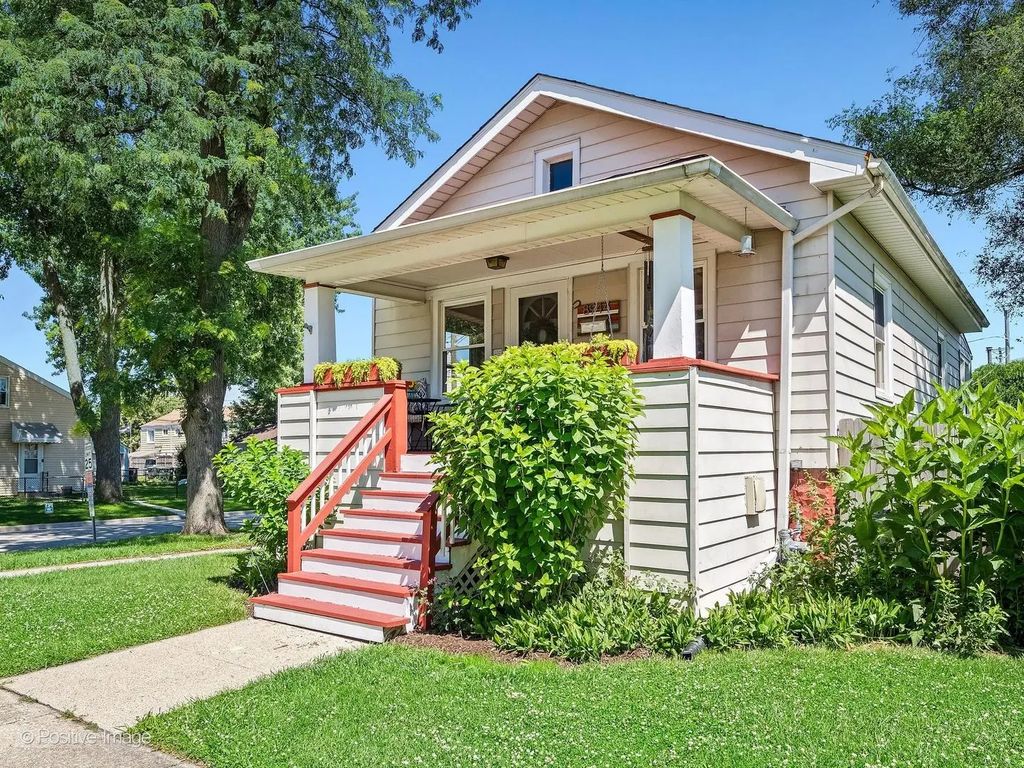 8944 Southview Avenue, Brookfield