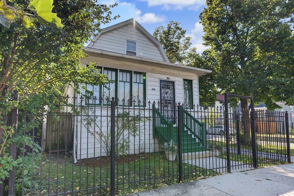 5057 W Superior Street, Chicago