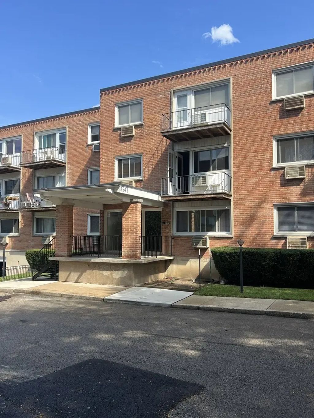 8541 Lotus Avenue 916, Skokie