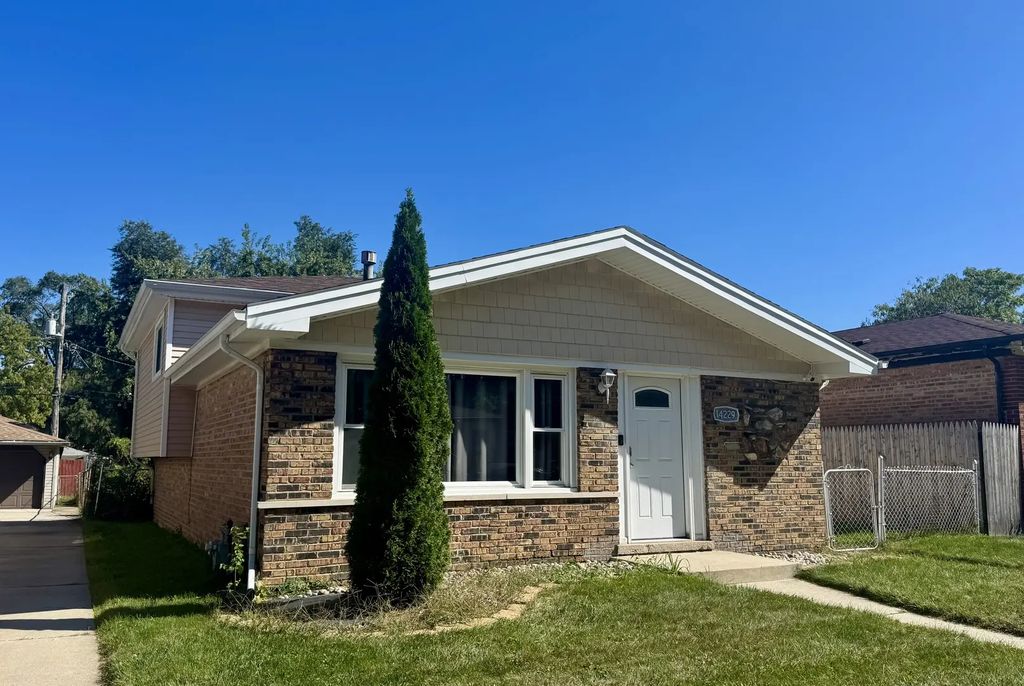 14229 S Saginaw Avenue, Burnham