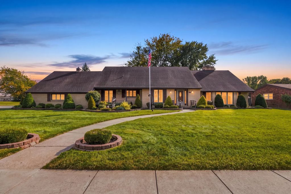 216 E Mcconaughy Avenue, Rochelle