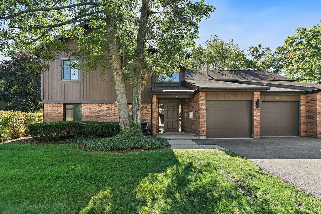 3 Creekside Circle B, Elgin