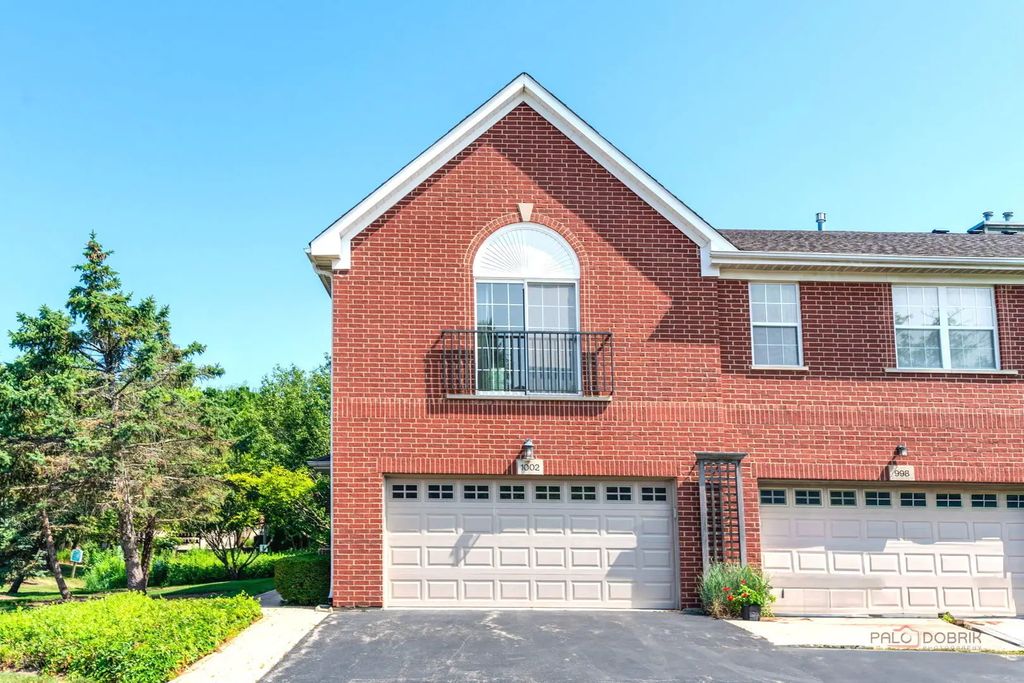 1002 Kensington Drive, Northbrook