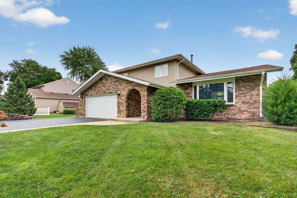 29w055 Schillinger Drive, Naperville