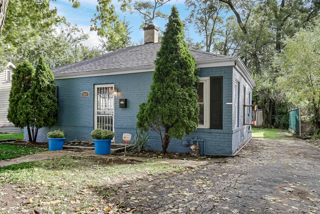 15041 Riverside Drive, South Holland