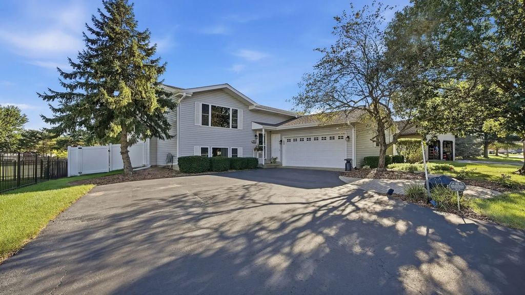 717 Lake Court, New Lenox