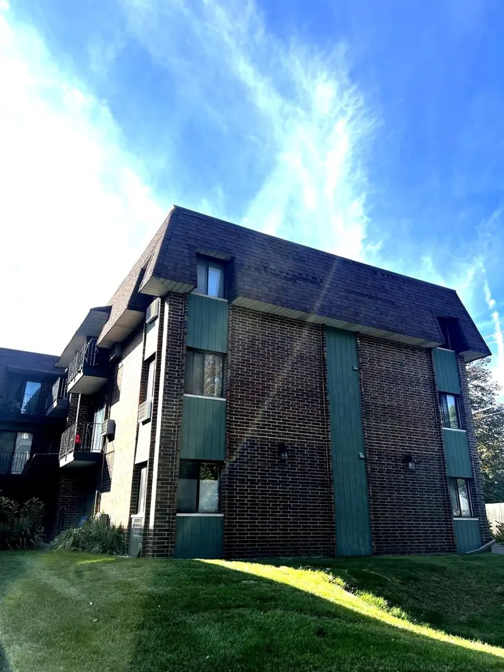 4942 Douglas Road 206, Downers Grove