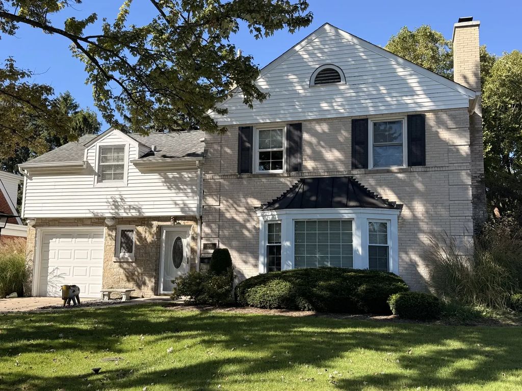 6836 N Kenton Avenue, Lincolnwood