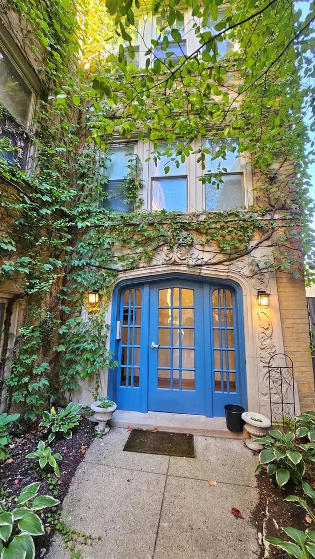 7363 N Damen Avenue 303, Chicago