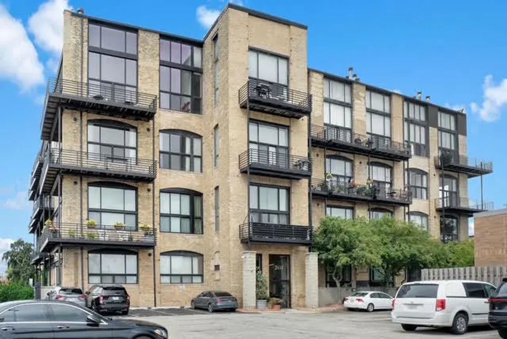 2614 N Clybourn Avenue 106, Chicago