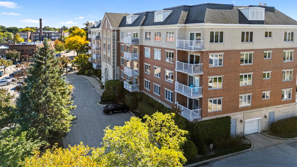 14 S Ashland Avenue 204, La Grange
