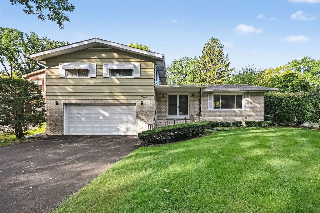 940 Ridgeland Avenue, Mundelein