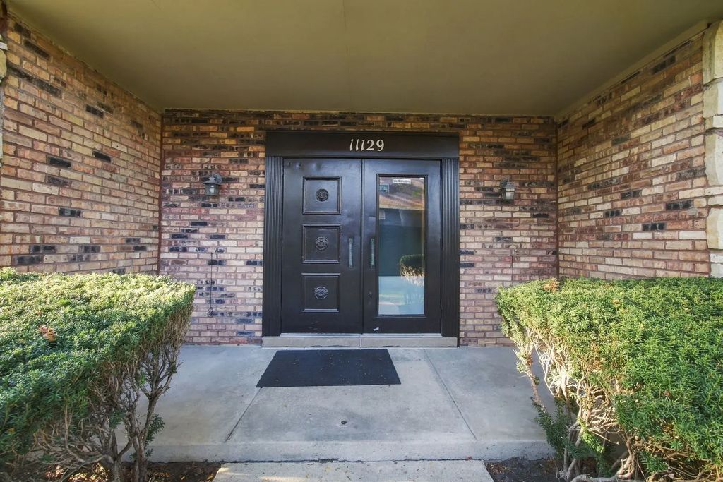 11129 Northwest Road F, Palos Hills