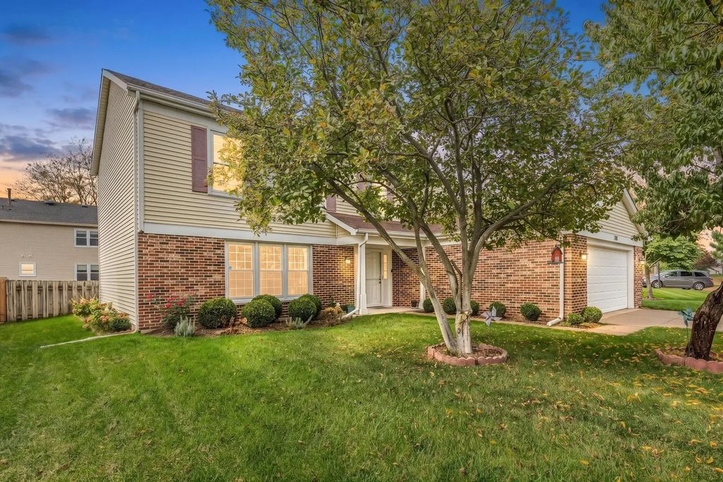 320 E Fox Hill Drive, Buffalo Grove