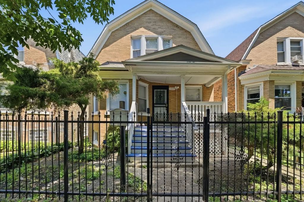 1235 N Harding Avenue, Chicago