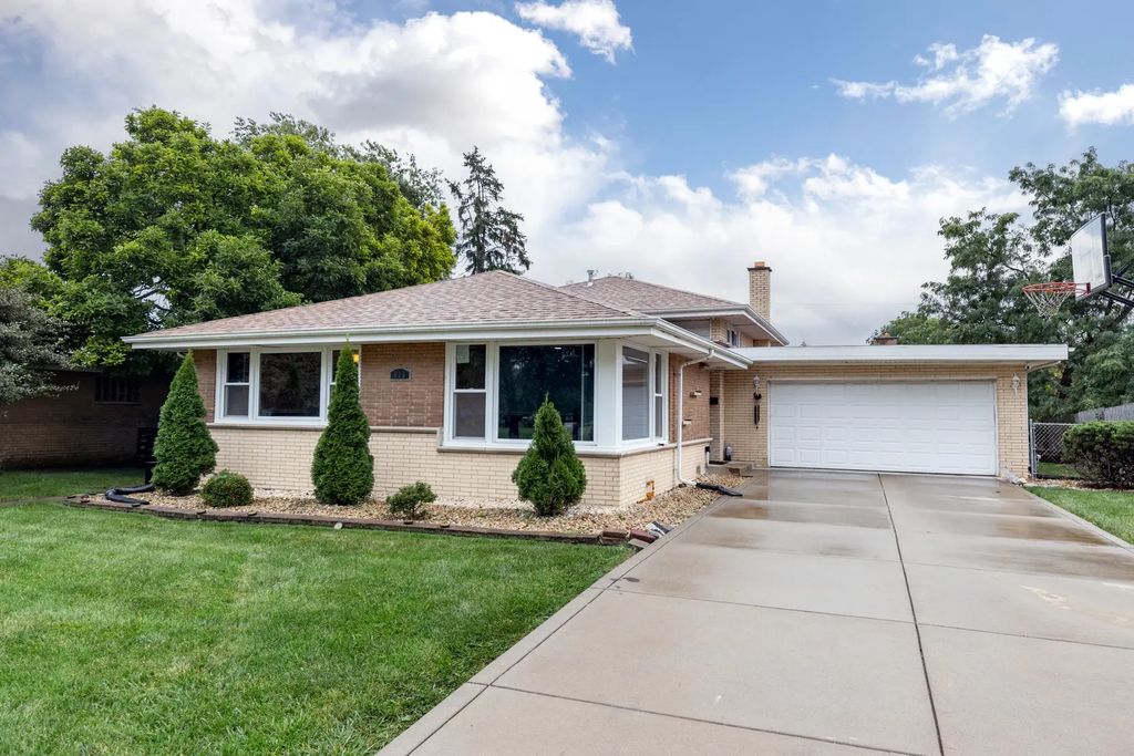 913 E 166th Street, South Holland