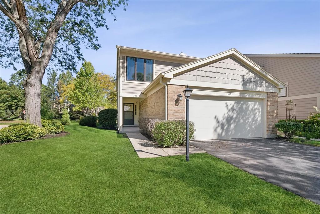 1302 Pimlico Parkway -, Libertyville