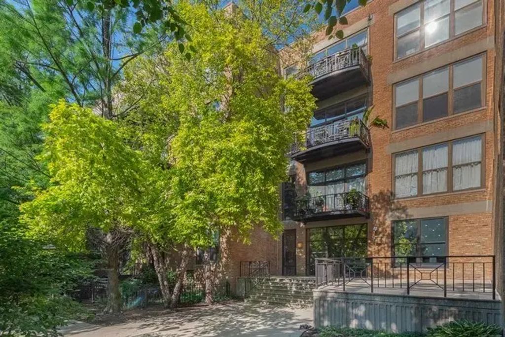 1330 W Monroe Street 108, Chicago
