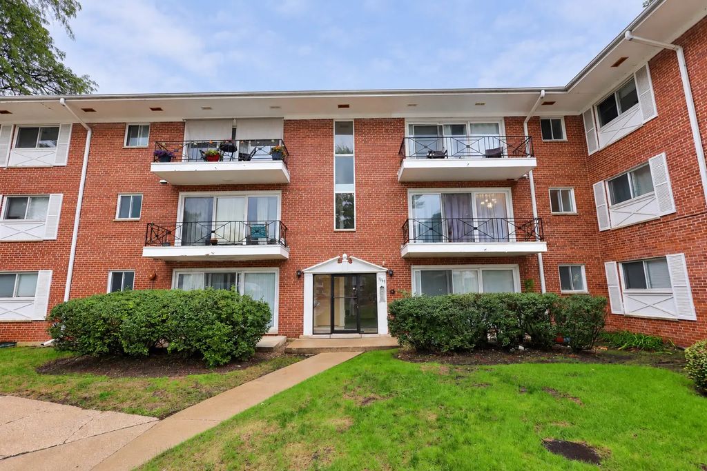 10113 Old Orchard Court 103, Skokie