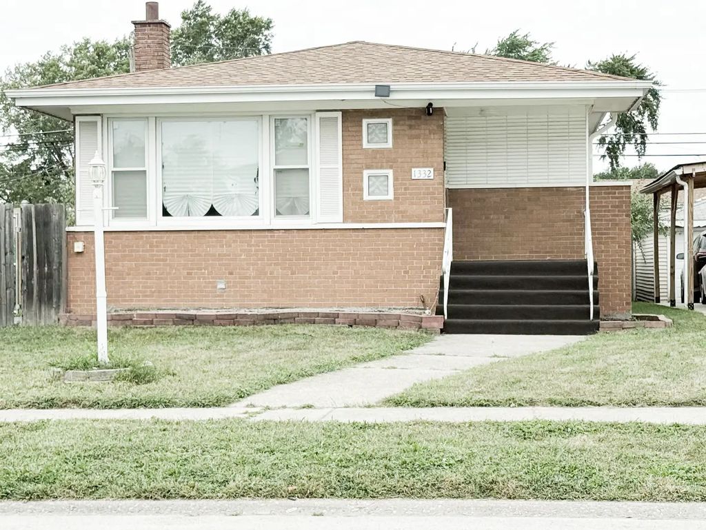 1332 Mackinaw Avenue, Calumet City