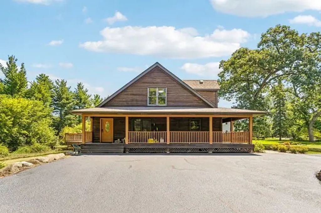 1921 Annettes Circle, Sugar Grove