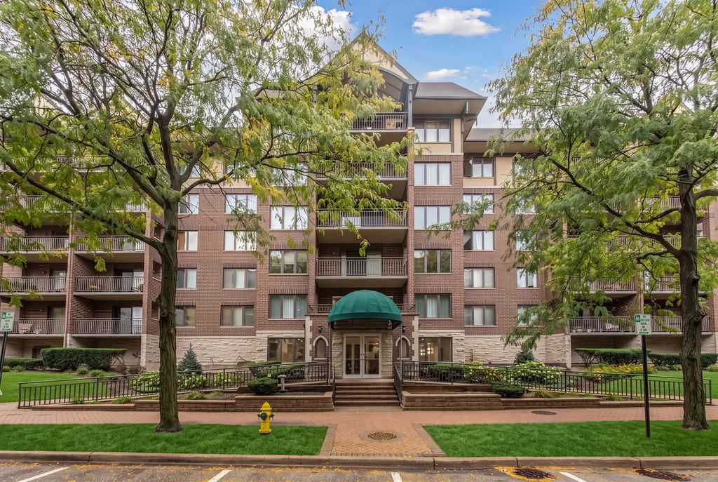 10 S Wille Street 303, Mount Prospect