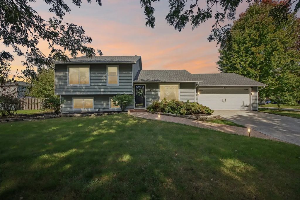 30w736 Whispering Winds Drive, Naperville