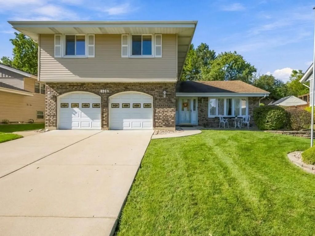 176 Cambridge Lane, Bloomingdale