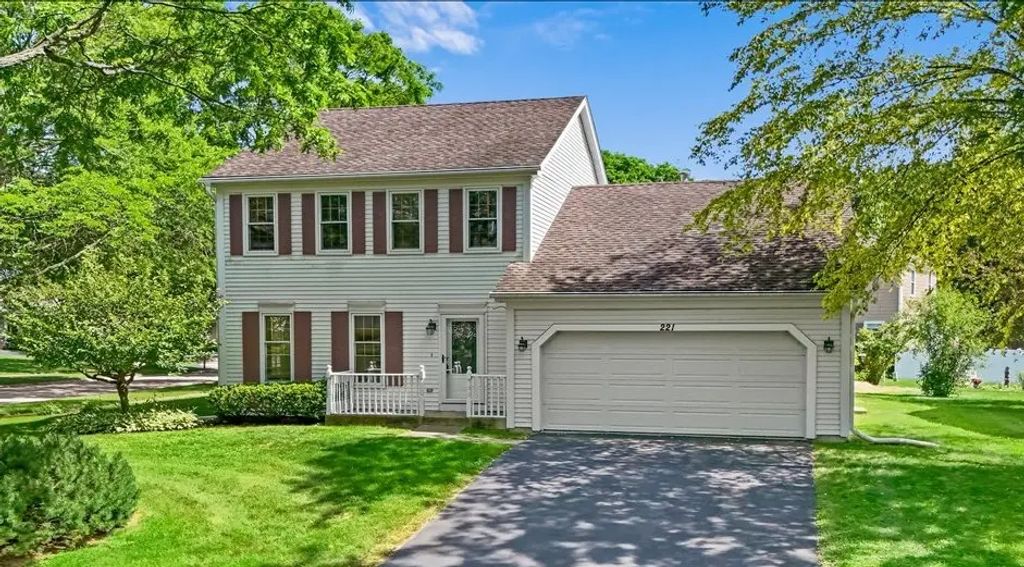 221 Foxmoor Road, Fox River Grove