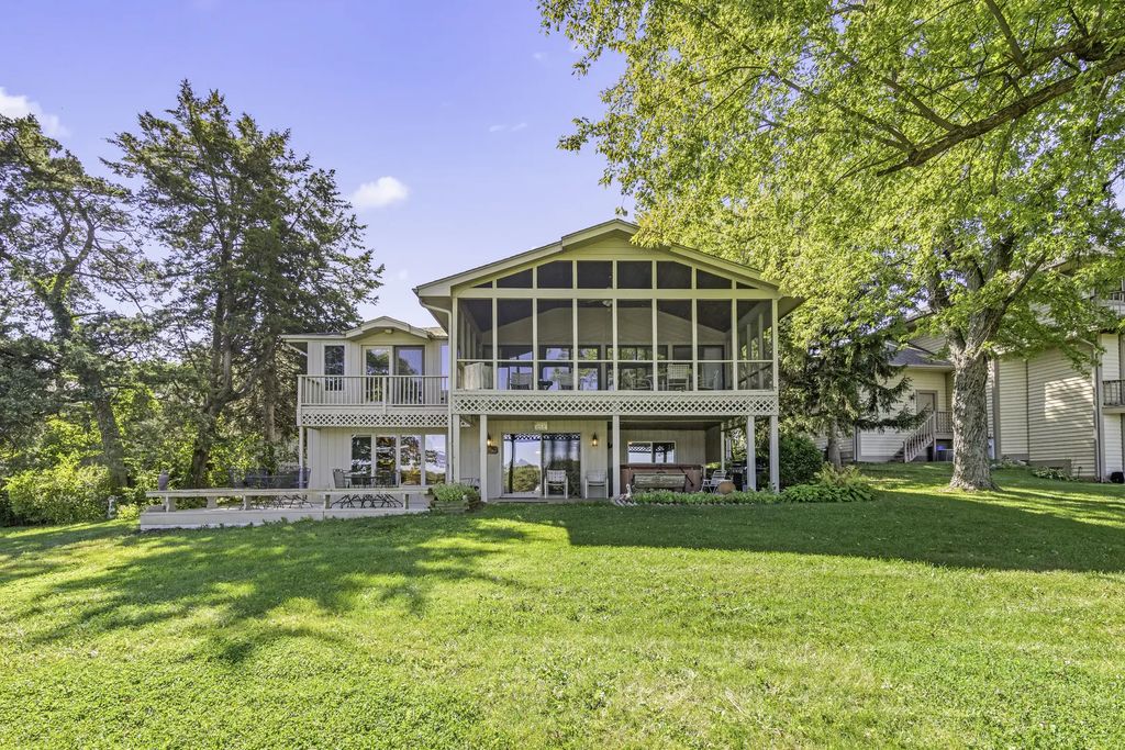 24 Holiday Drive, Lake Holiday