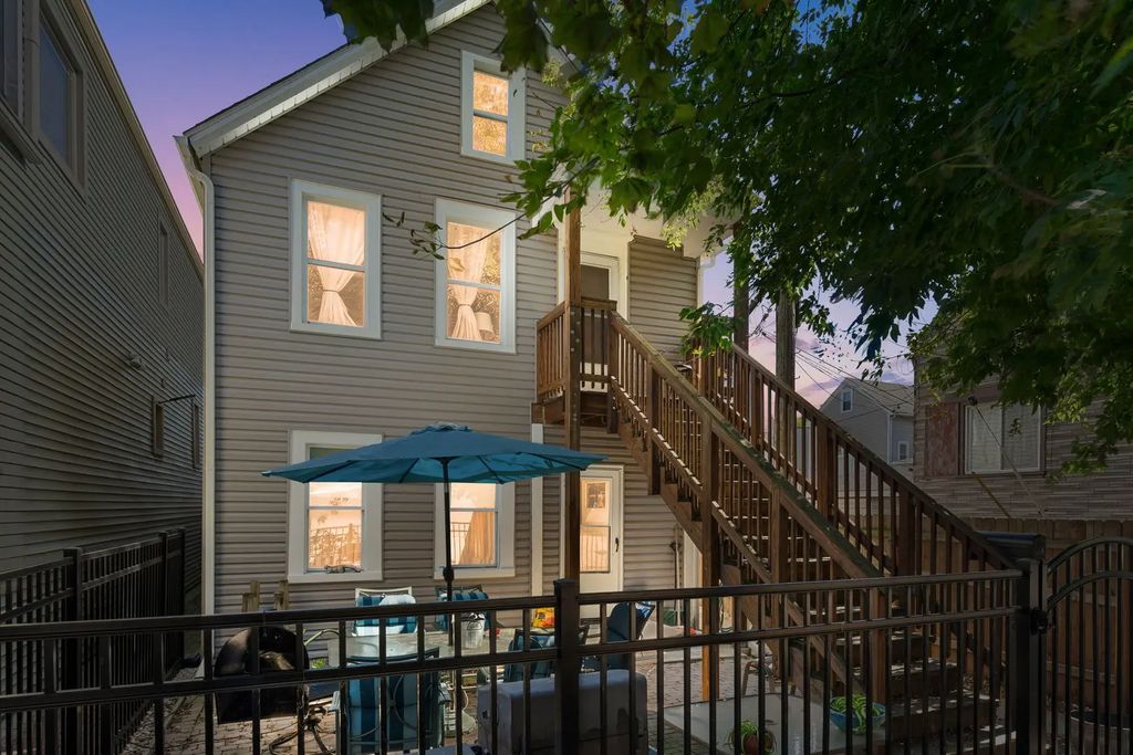 3339 S Artesian Avenue, Chicago