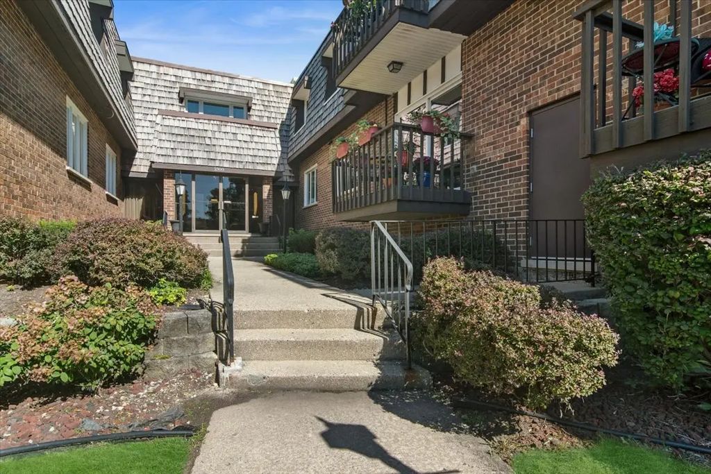 2300 W Talcott Road 2b1, Park Ridge