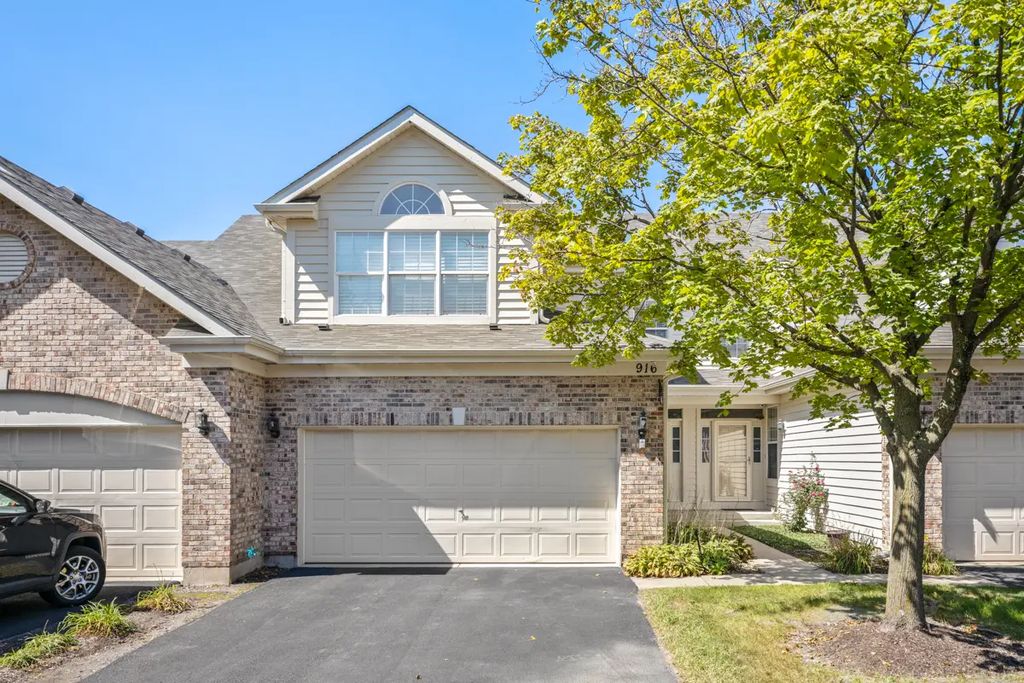 916 Havenshire Court 916, Naperville