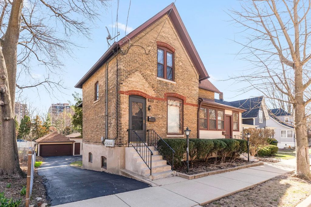 113 Elm Street C, Elgin