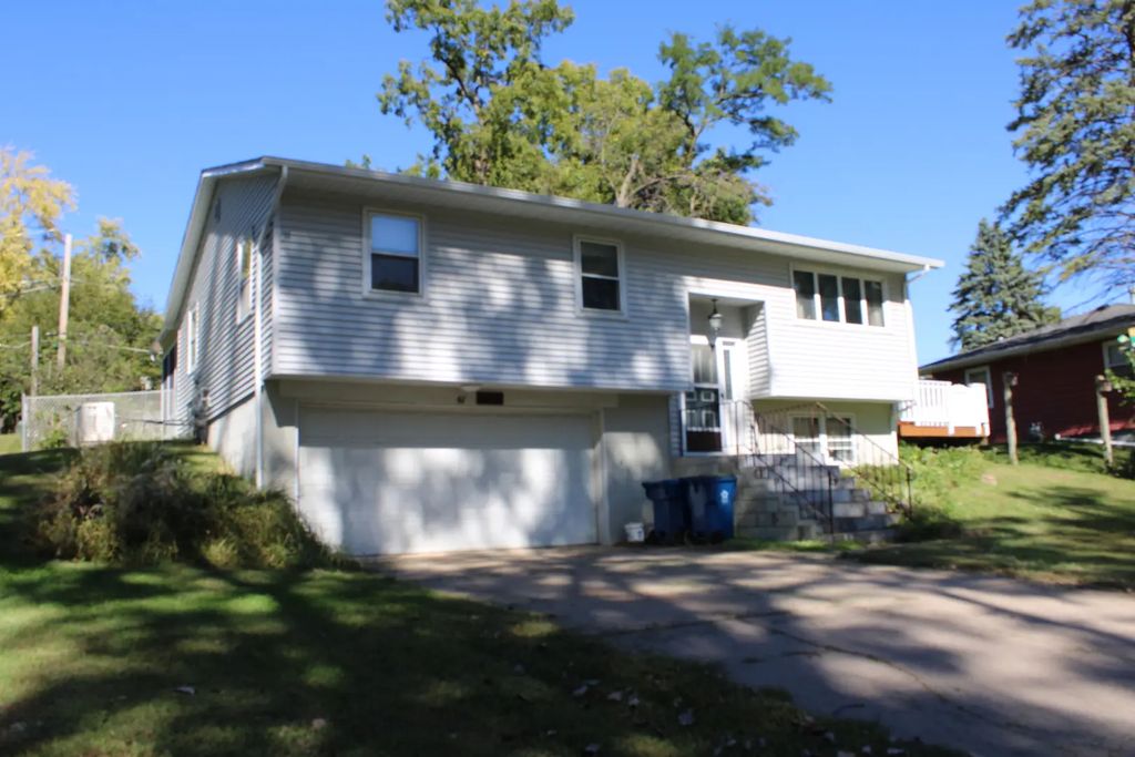 411 Holland Street, LeClaire