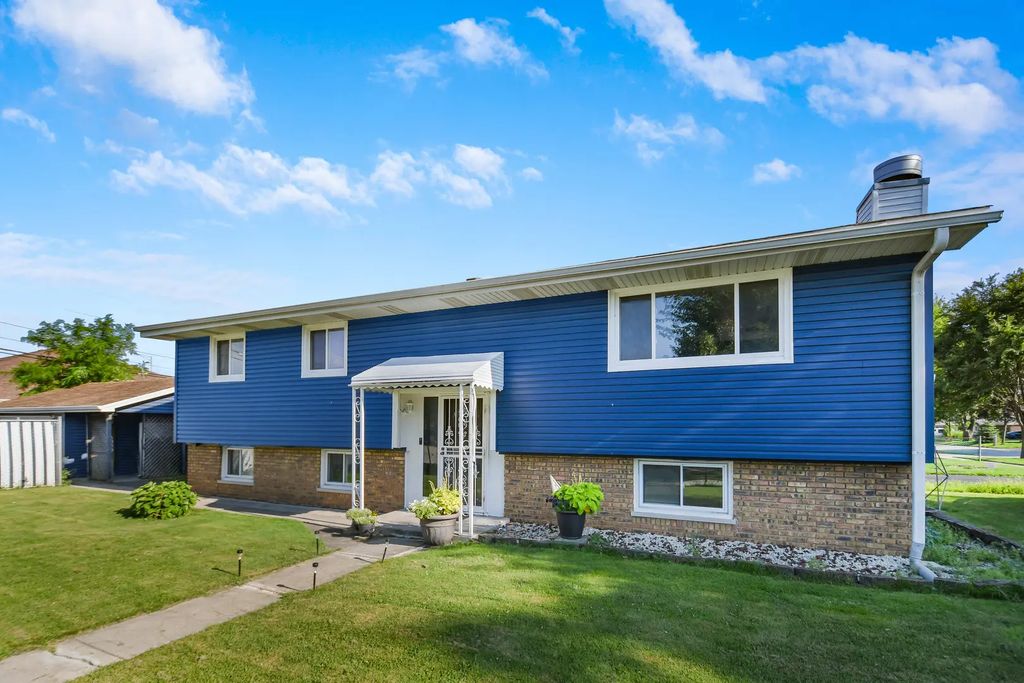 9401 S 80th Court, Hickory Hills
