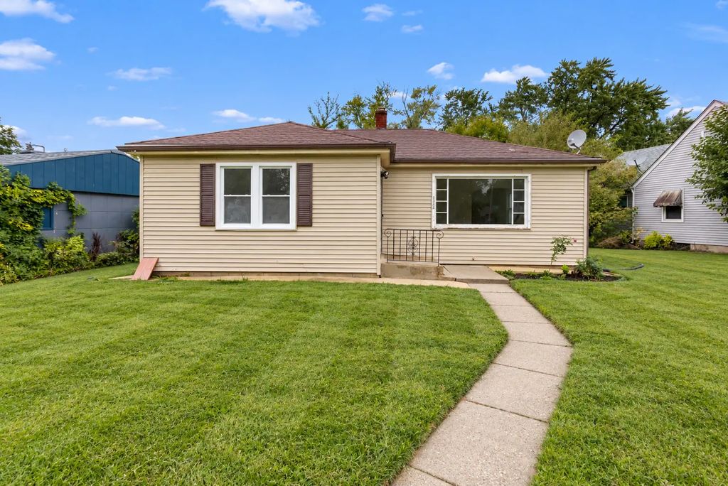 2922 Hillside Court, Rockford