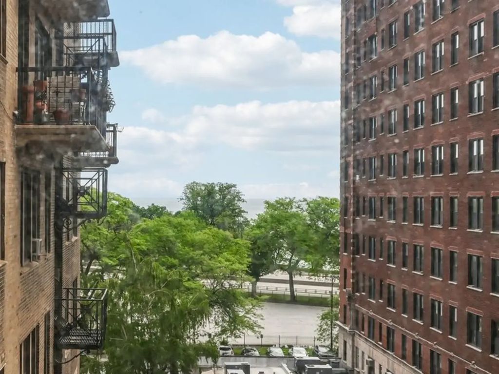 1755 E 55th Street 605, Chicago