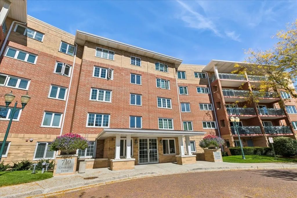 710 Creekside Drive 504, Mount Prospect