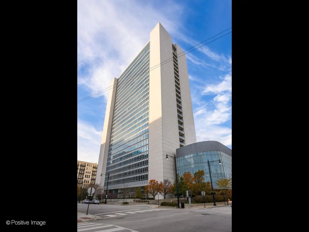 500 W Superior Street 1806, Chicago