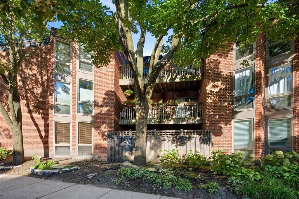2045 N Larrabee Street 7102, Chicago