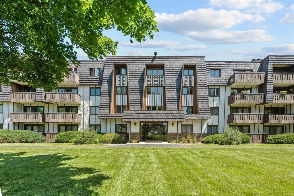 13000 W Heiden Circle 3105, Lake Bluff, 60044
