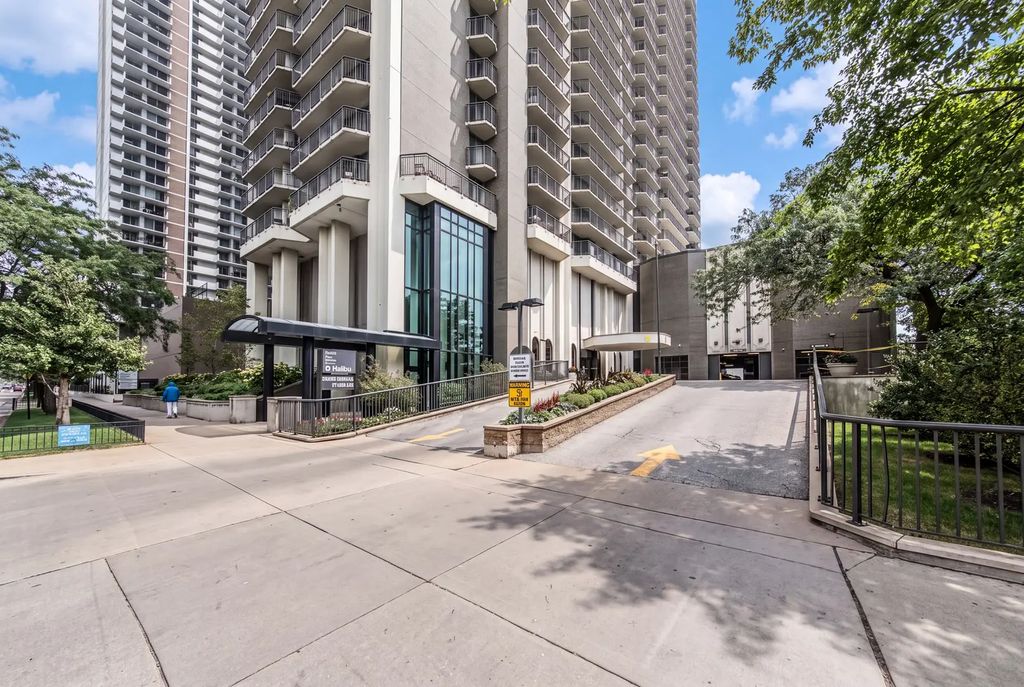 6007 N Sheridan Road 25d, Chicago