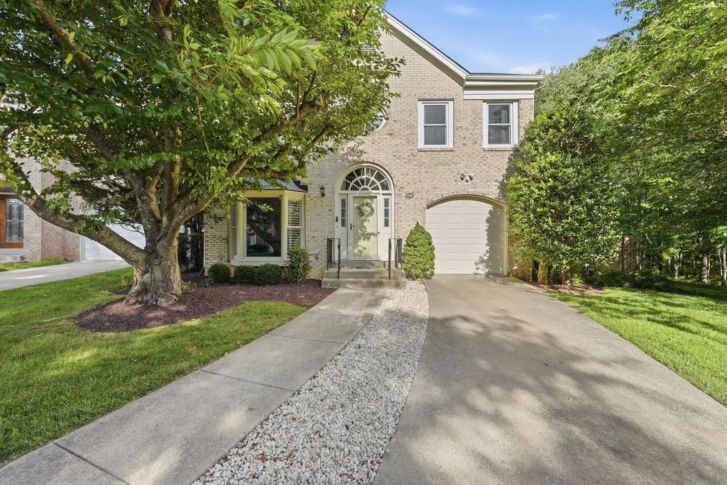 12101 Gatewater Drive, Potomac