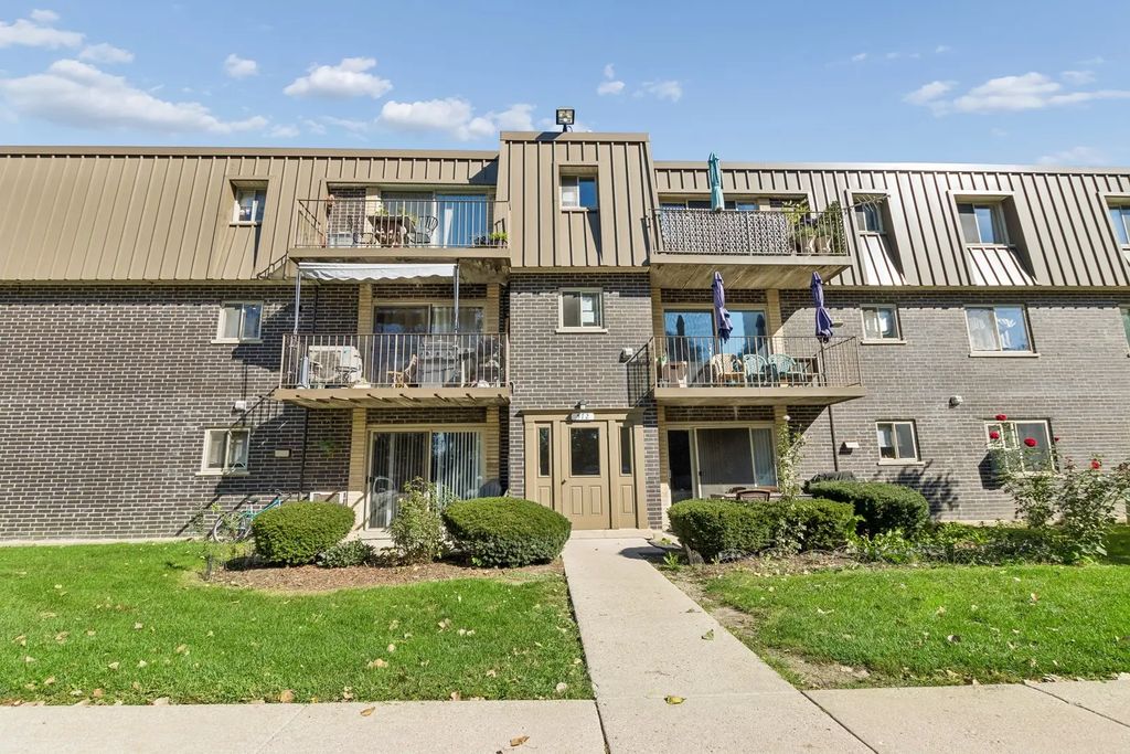 572 Fairway View Drive 1b, Wheeling