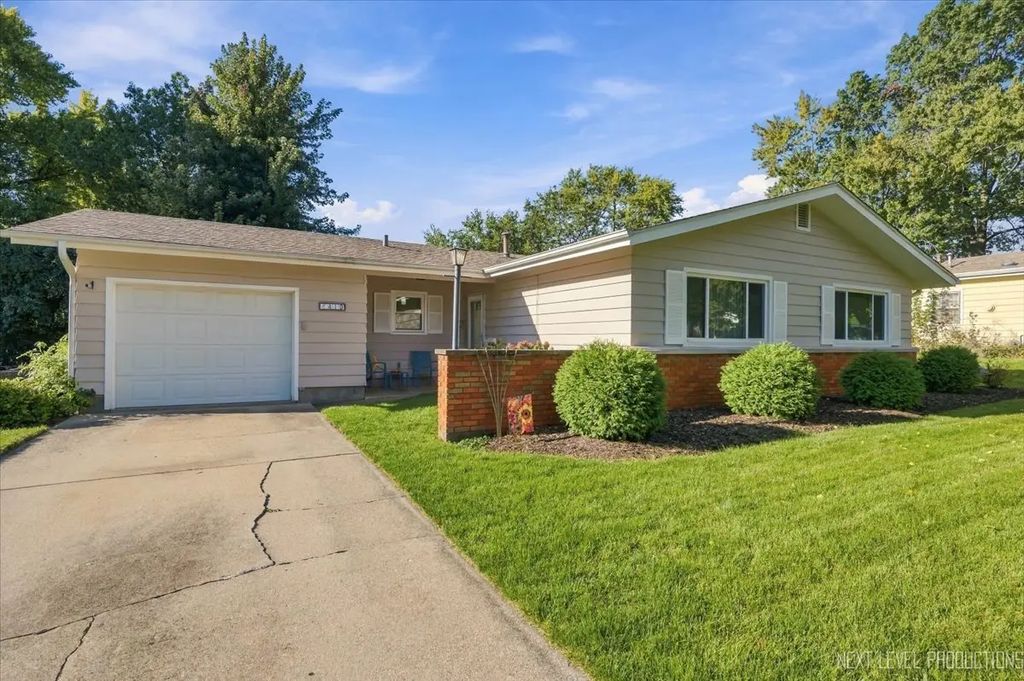 410 Harmony Drive, North Aurora